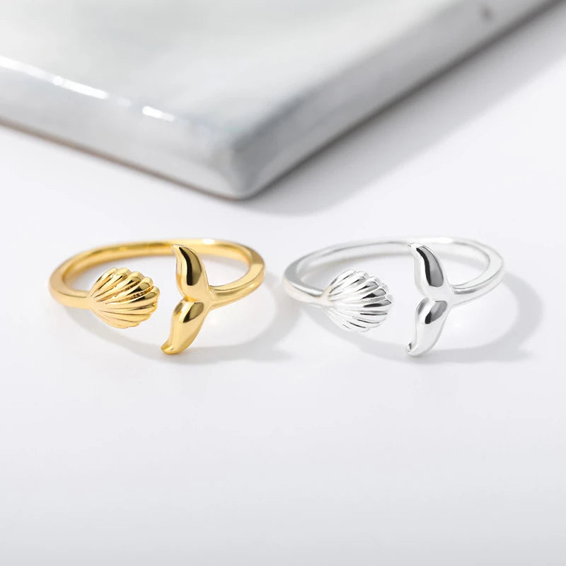 Anillo Ajustable Cola de Sirena con Concha en Oro