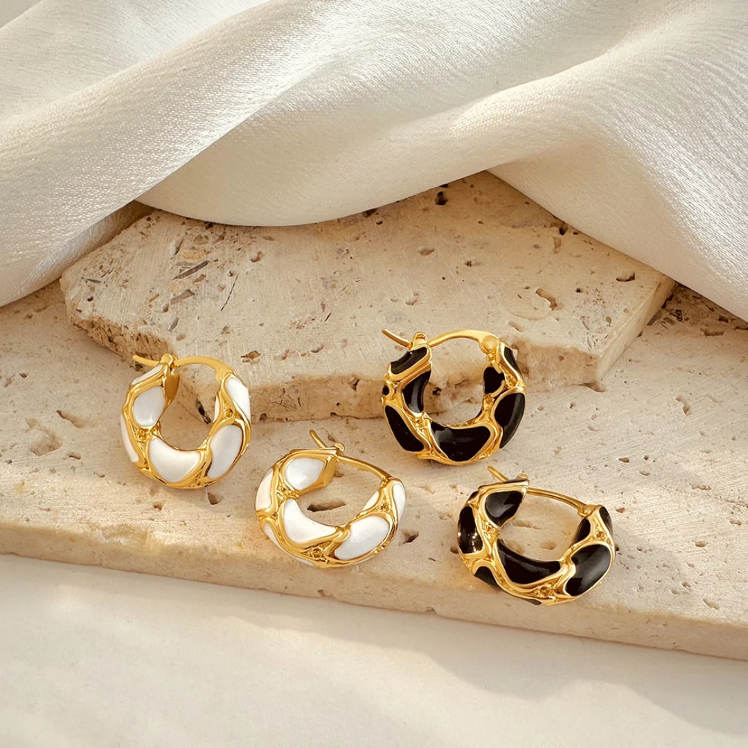 Aretes Elegantes Blanco y Negro en Oro