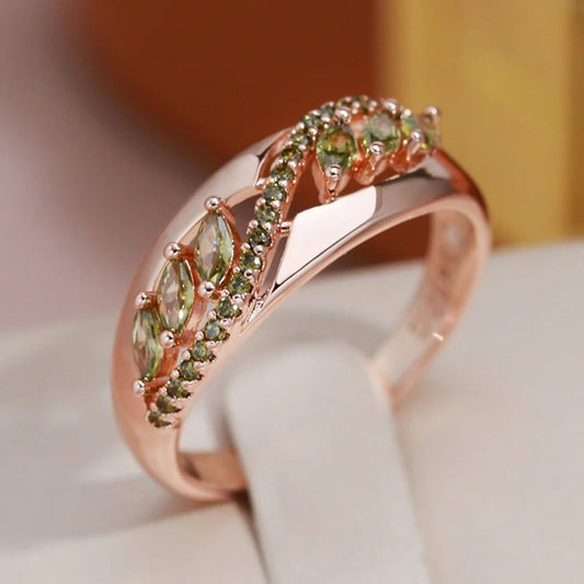 Anillo Verde Elegante Brillante