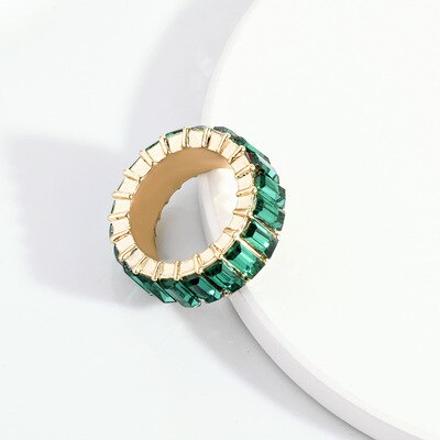 Anillo de Oro con Piedras Brillantes