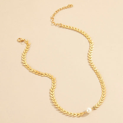 Collar de Hojas en Oro con Perla Gótica