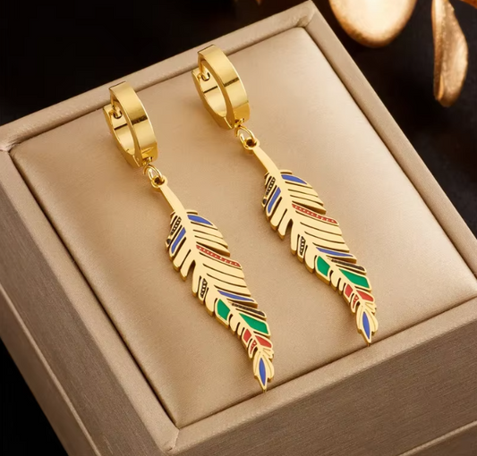 Aretes Borlas Plumas Arcoíris en Oro