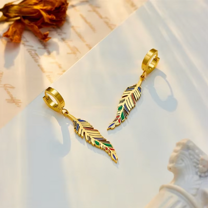 Aretes Borlas Plumas Arcoíris en Oro