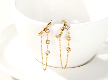 Aretas de Caida Elegante en Oro