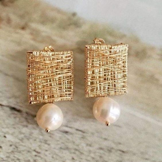 Aretes de Hilo Dorado con Perlas